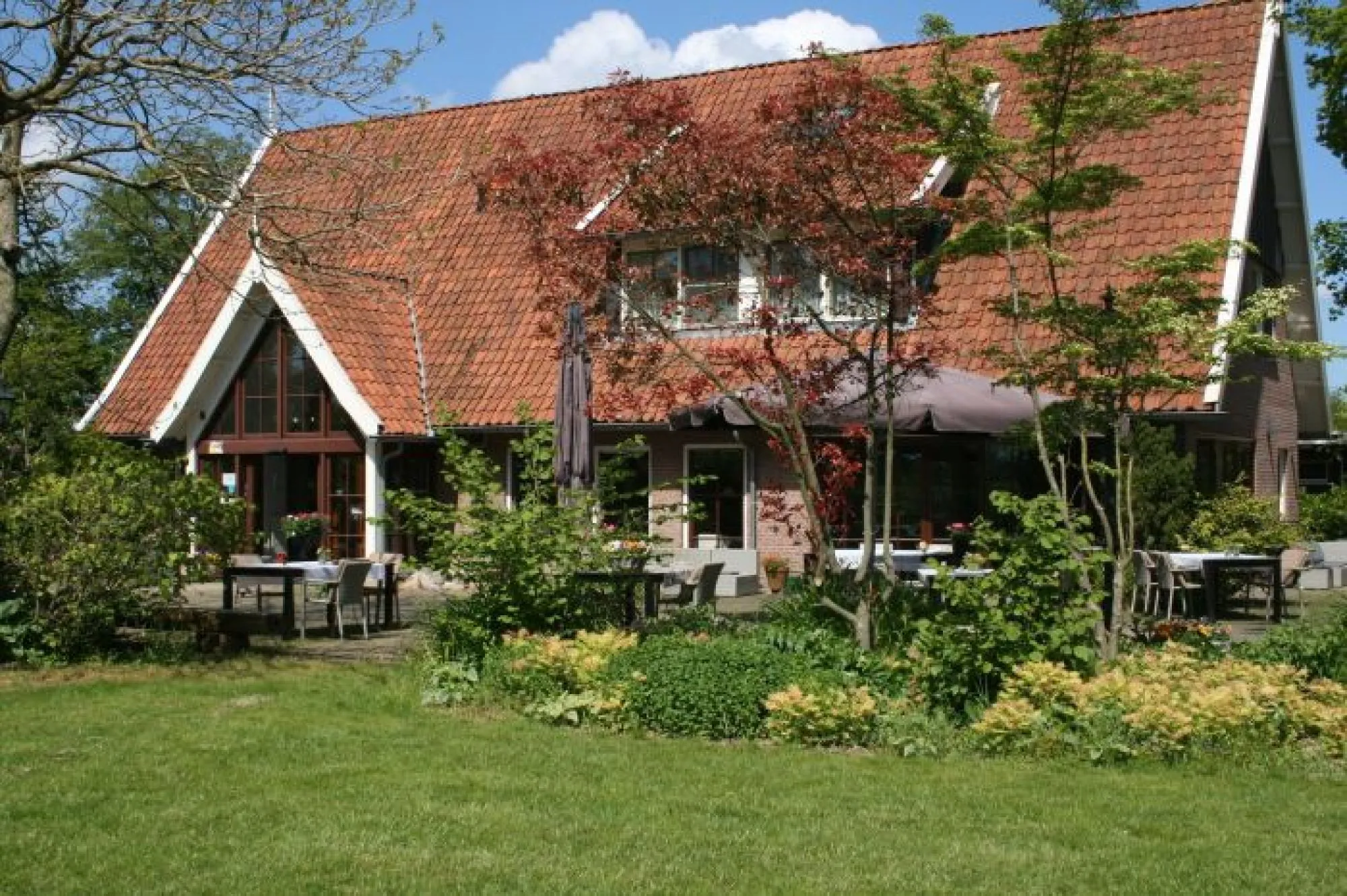 Gruppenunterkunft für 50 Personen, 24 Schlafzimmer, privates Badezimmer (2)